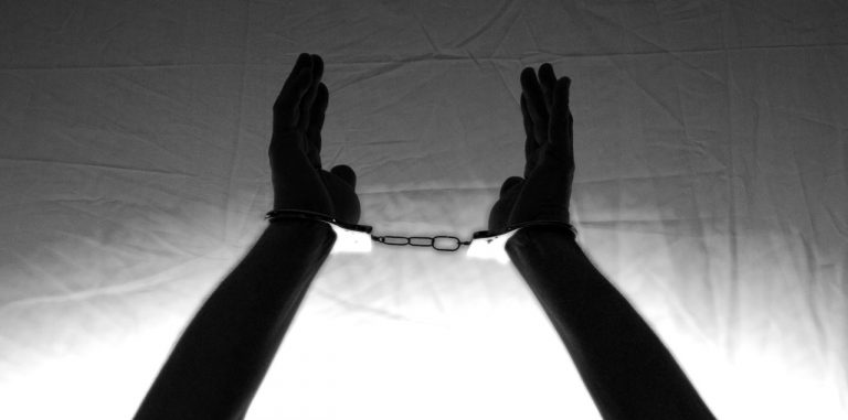 Analizamos si las libertades individuales de las poblaciones son vulneradas por causa de la pandemia