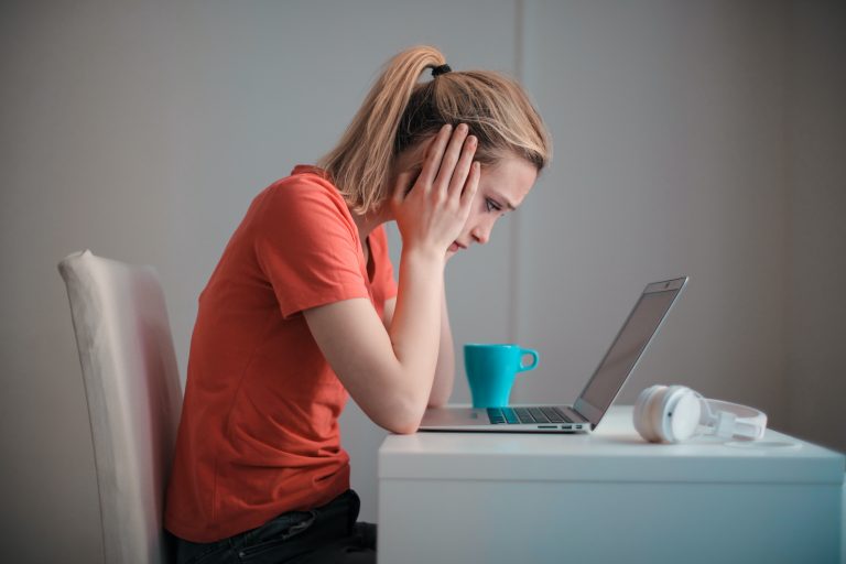 El duro oficio de vivir y sobrevivir en tiempos inciertos