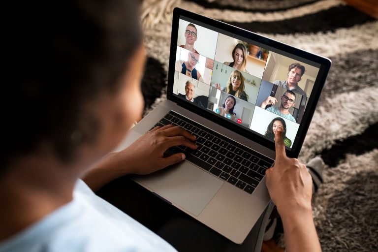 La comunicación moderna se supedita a las nuevas tecnologías