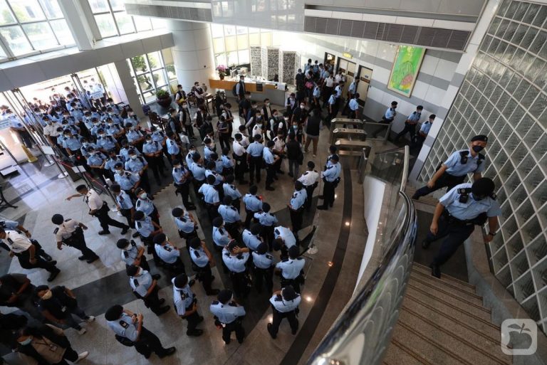 China ataca medio pro-democracia en Hong Kong