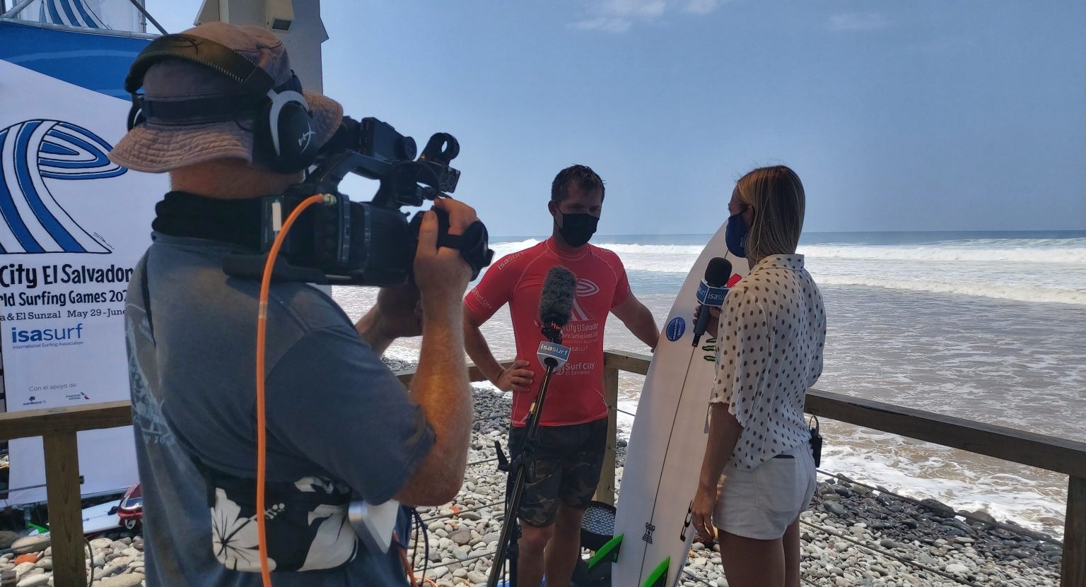 Imagen principal del artículo: Día 4 del Mundial de Surf: los hermanos McGonagle mantienen vivas las esperanzas olímpicas