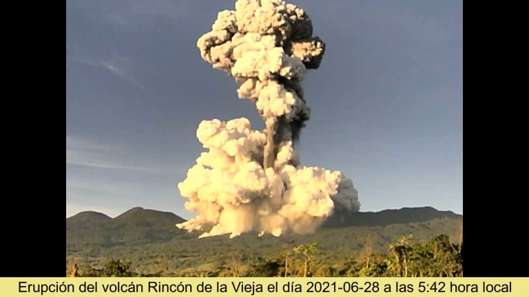 Erupción en Volcán Rincón de la Vieja alcanzó los 4 km de altura; CNE no descarta nuevos eventos