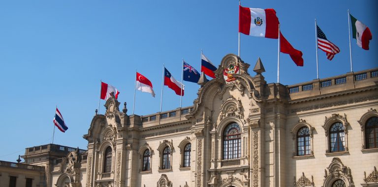 De izquiera o derecha, el populismo gobernará Perú