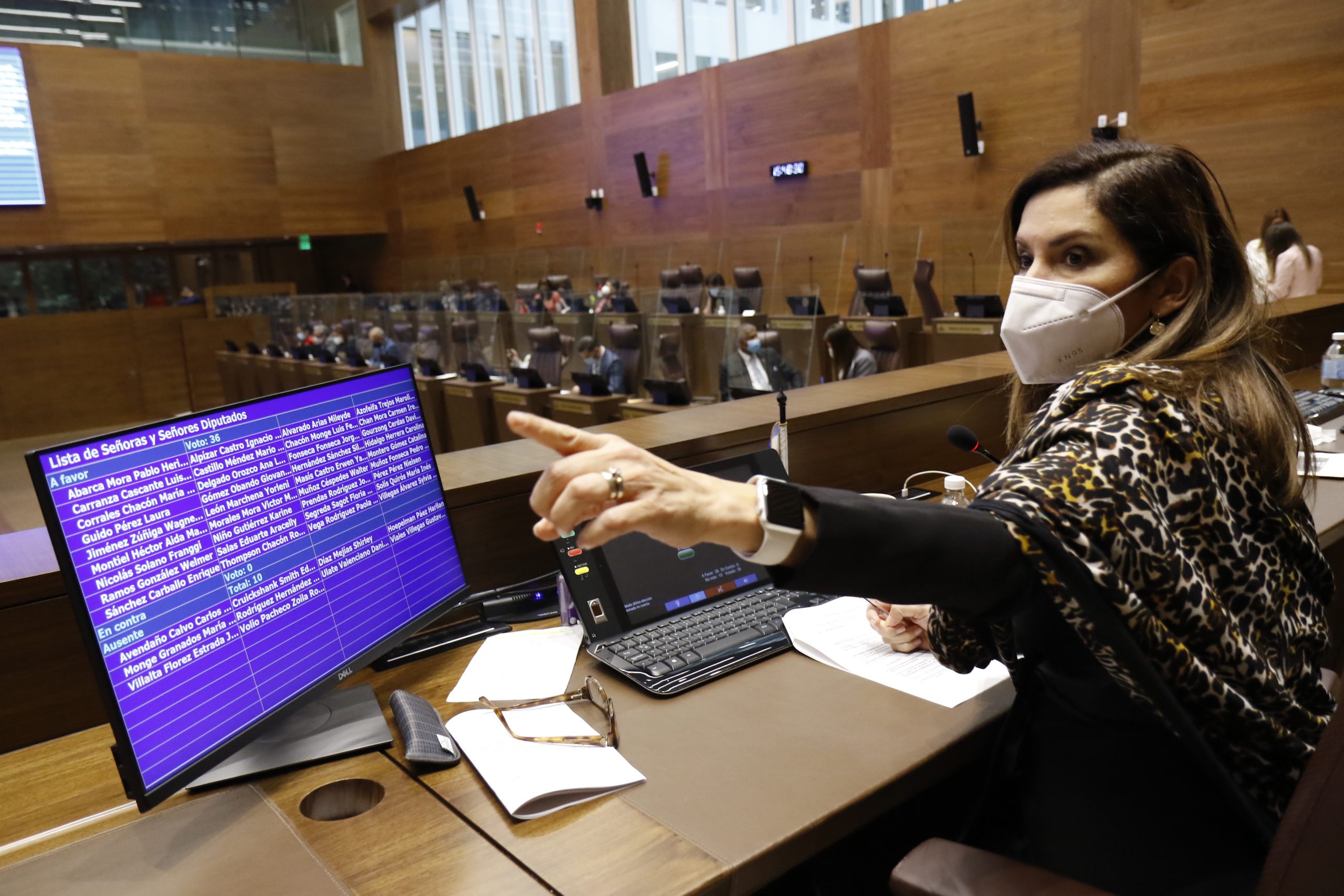 Imagen principal del artículo: Diputados salvan del archivo proyecto que prohíbe comprar en efectivo bienes registrables superiores a $10 mil