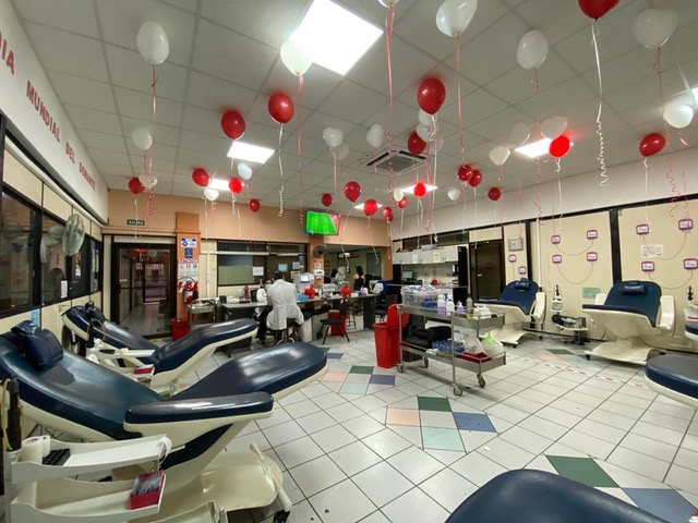 Imagen principal del artículo: Donan curitas y refrigerios al Banco Nacional de Sangre en día mundial del donante