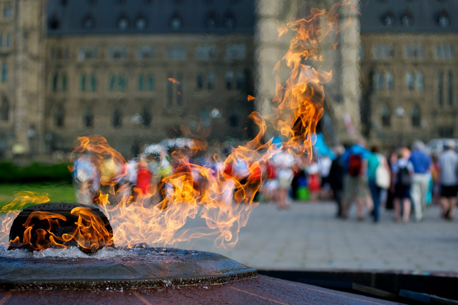 Imagen principal del artículo: Hallan al menos 600 tumbas sin marcar en otro antiguo internado católico en Canadá