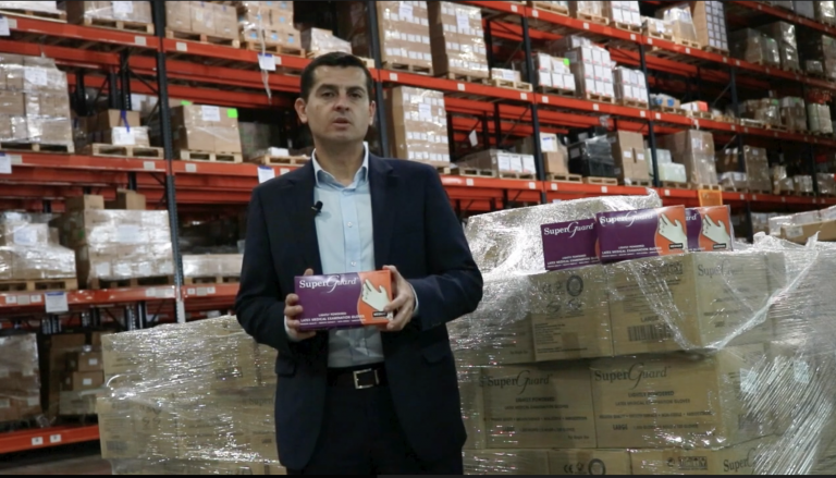 Fundación Coca Cola dona 728 mil guantes para agilizar vacunación contra la COVID-19