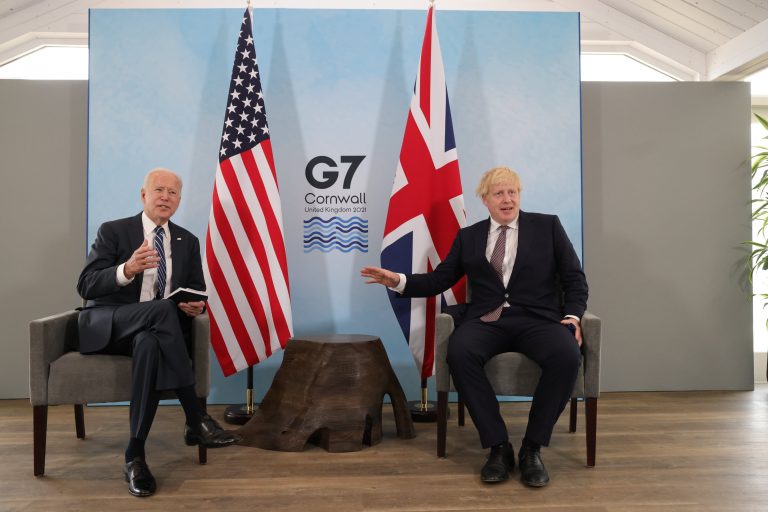 Biden siembra retórica hostil contra China y Rusia en OTAN