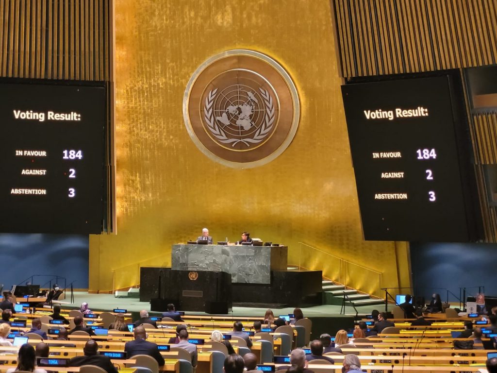 Asamblea General de la ONU aprueba resolución que pide el fin del ...