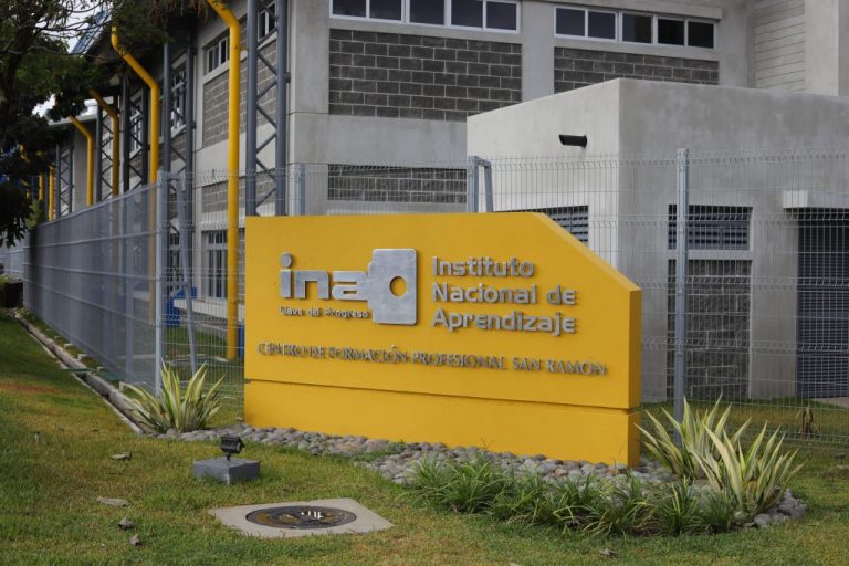 INA busca articular con centros ligados a Revolución Industrial 4.0 para ampliar oferta de servicios de formación profesional