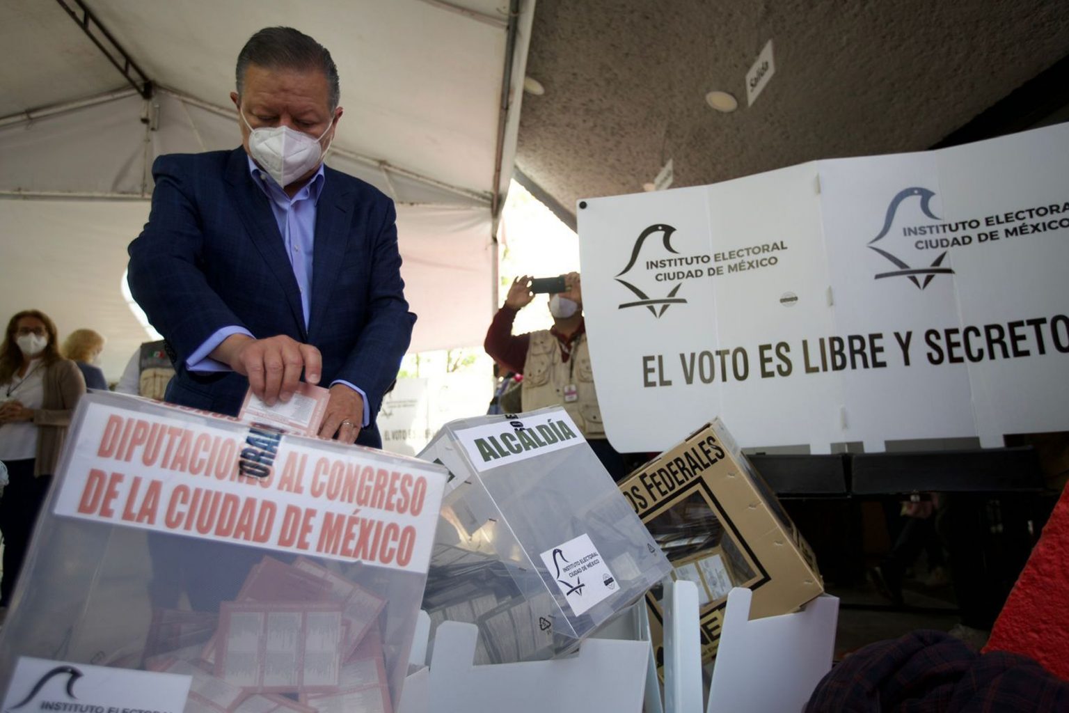 Imagen principal del artículo: Partido de López Obrador gana las elecciones, aunque pierde la mayoría absoluta en Cámara de Diputados