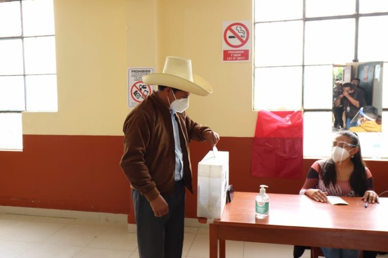 Pedro Castillo se declara vencedor en la segunda vuelta de las presidenciales de Perú