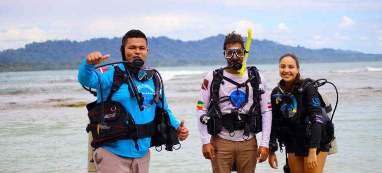 31 jóvenes del caribe costarricense encuentran su propósito de vida entre el mar y los corales