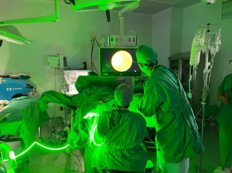 Cirugía poco invasiva para la próstata reducirá tiempos de espera en el hospital de Alajuela