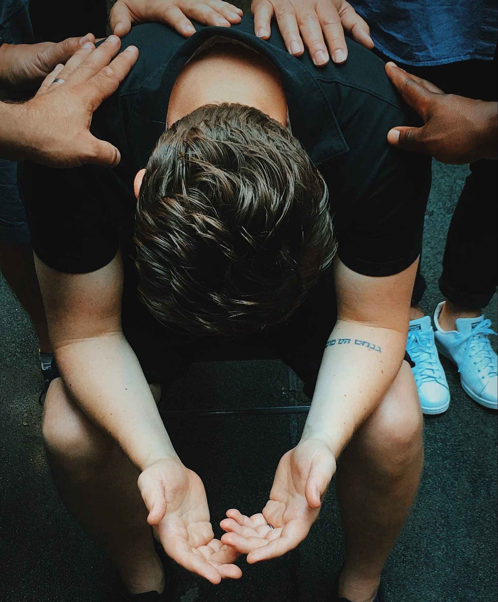 Imagen principal del artículo: El gran dilema de vivir o estar aferrados o engañados a ciertas creencias