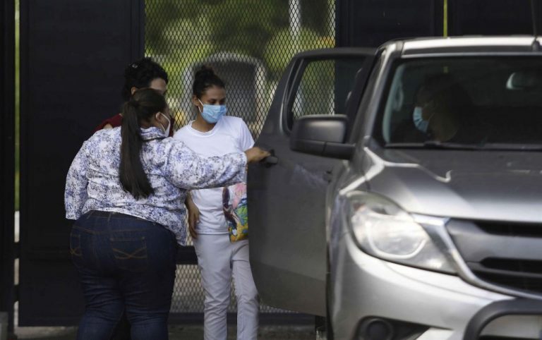 Sale de prisión la Salvadoreña Sara Rogel, condenada a 30 años de cárcel por un aborto