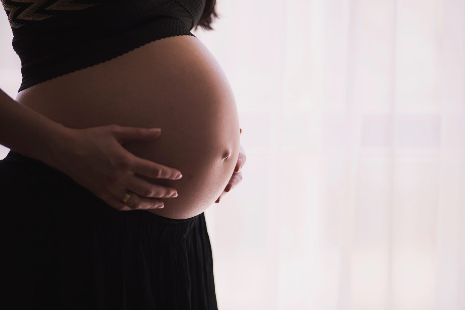 Imagen principal del artículo: Salud autoriza vacunación contra COVID-19 de mujeres embarazadas usando el biológico de Pfizer