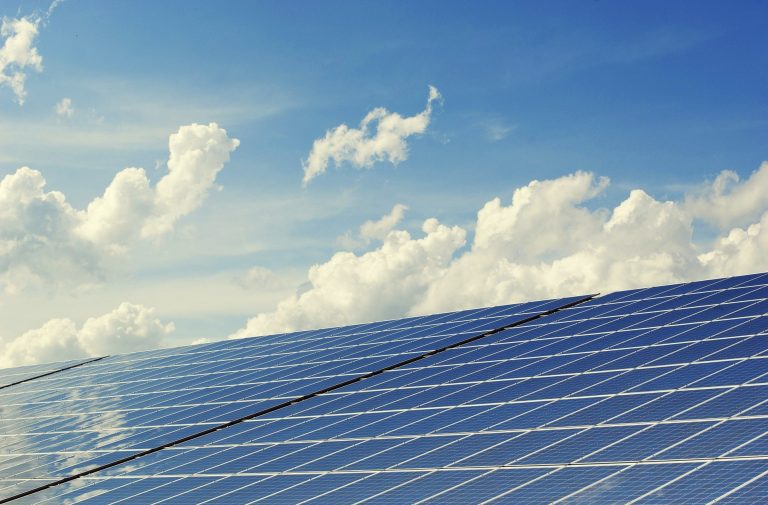 Analicemos si el Gobierno debe promover el uso de Celdas Fotovoltaicas en las casas para bajar costos y dar posibilidades de crédito