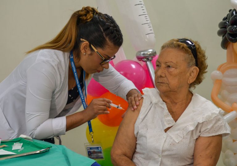 Solo el 6% de la población costarricense duda de la efectividad de la vacuna contra la COVID-19