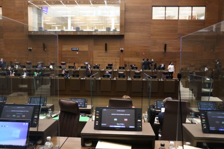 Crédito con el FMI recibe primer debate y diputados llegan a la Ley número 10.000