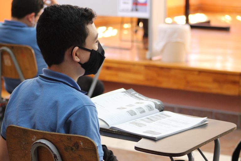 Más de 2 mil jóvenes de CEDES Don Bosco buscan apoyo para continuar estudiando