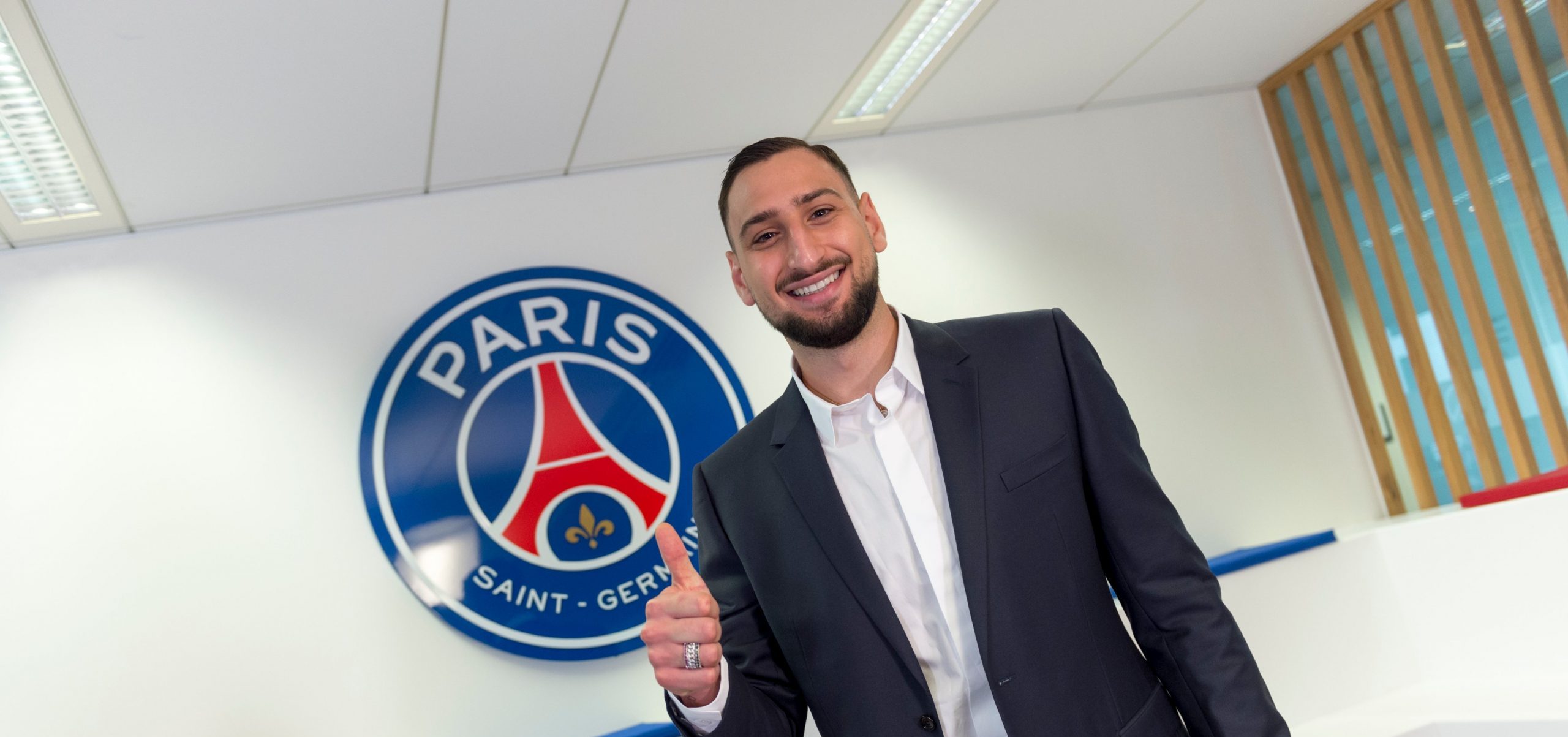 Imagen principal del artículo: Los Bucks empataron las Finales de la NBA, mientras el PSG fichó al portero del momento