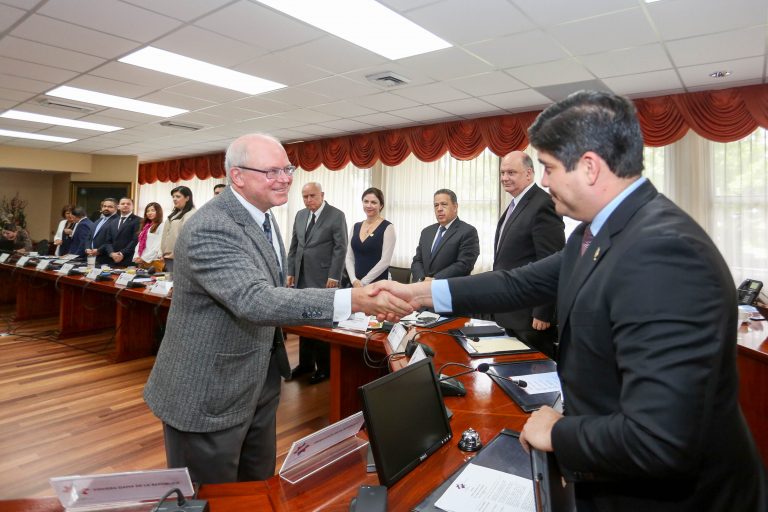 Renuncia representante patronal de la Junta Directiva de la CCSS
