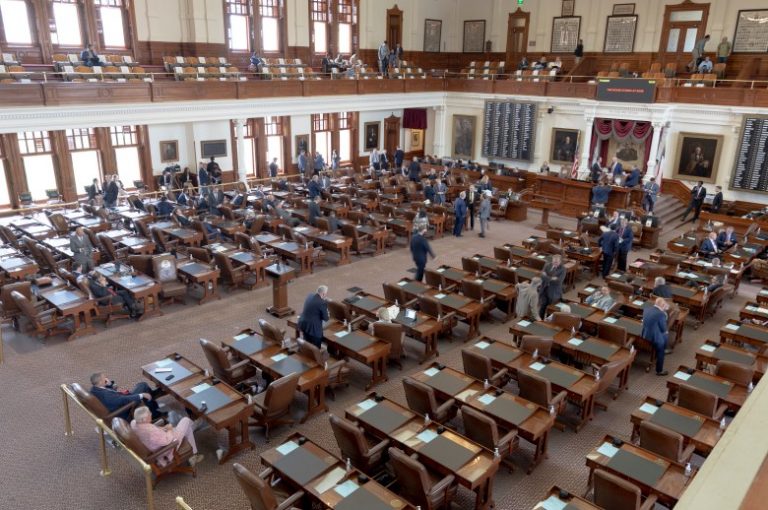 Congresistas demócratas de Texas huyen del Estado para impedir que se vote ley de restricción al derecho de voto