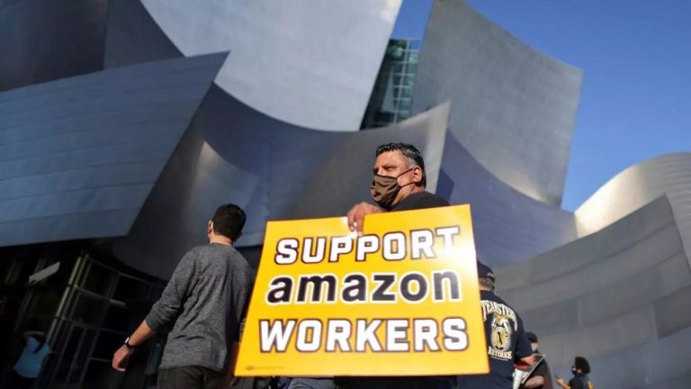 Juez obliga a Amazon a reincorporar a trabajador despedido por exigir mejores condiciones