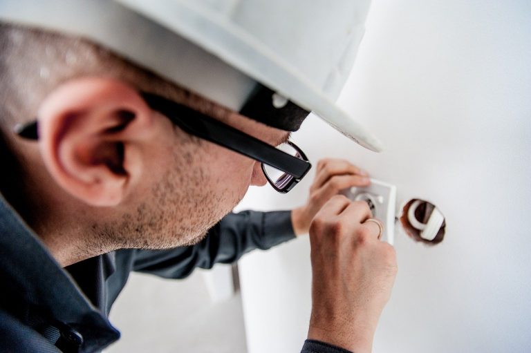 Los factores de riesgo eléctrico muy particulares en ambientes laborales