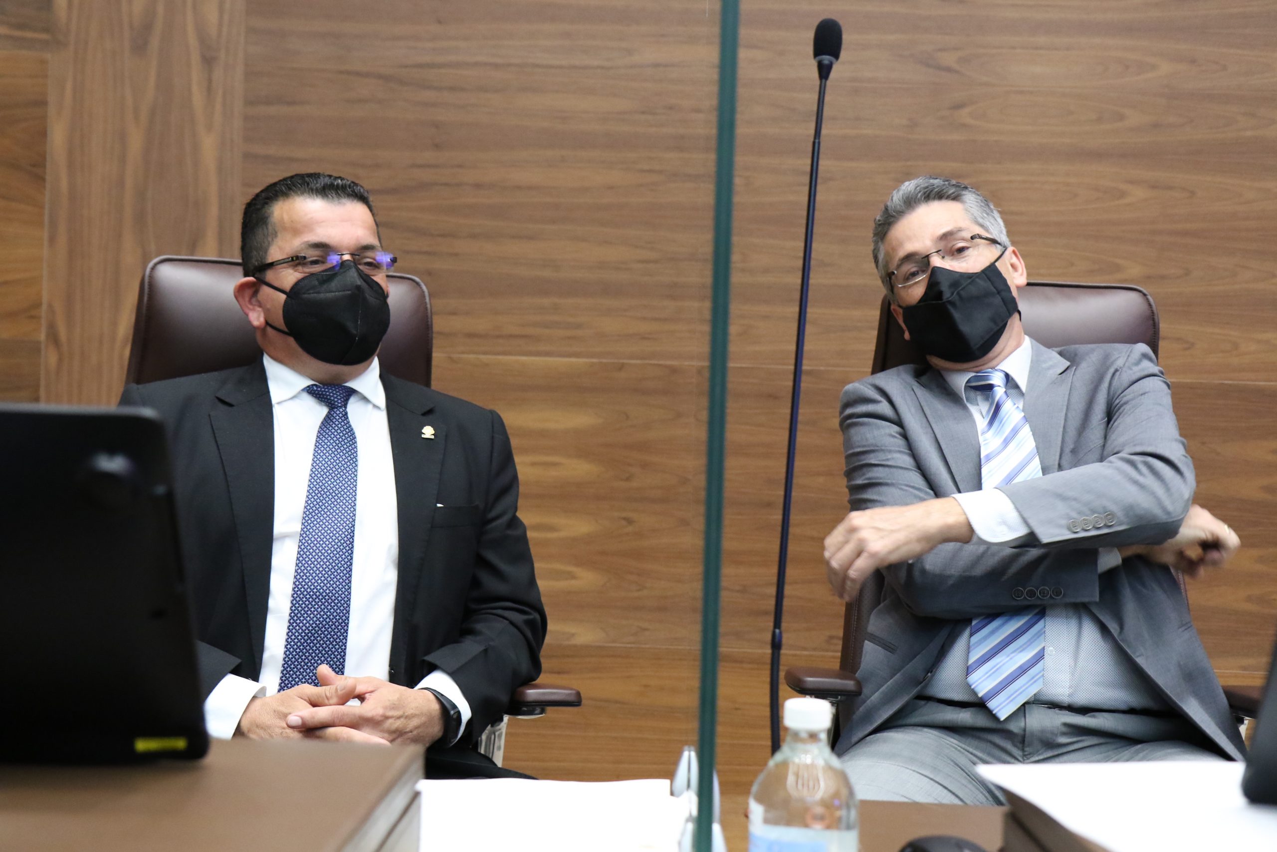 Imagen principal del artículo: Ramos amarra su candidatura, Robles complica la suya