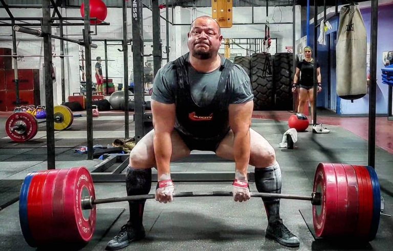 Atleta costarricense batió dos récords mundiales en levantamiento de pesas con máxima potencia