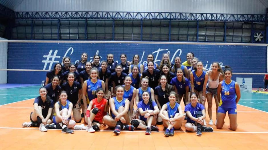 Imagen principal del artículo: Equipo de voleibol sala de Goicoechea ganó tres fogueos de preparación ante la selección mayor de El Salvador