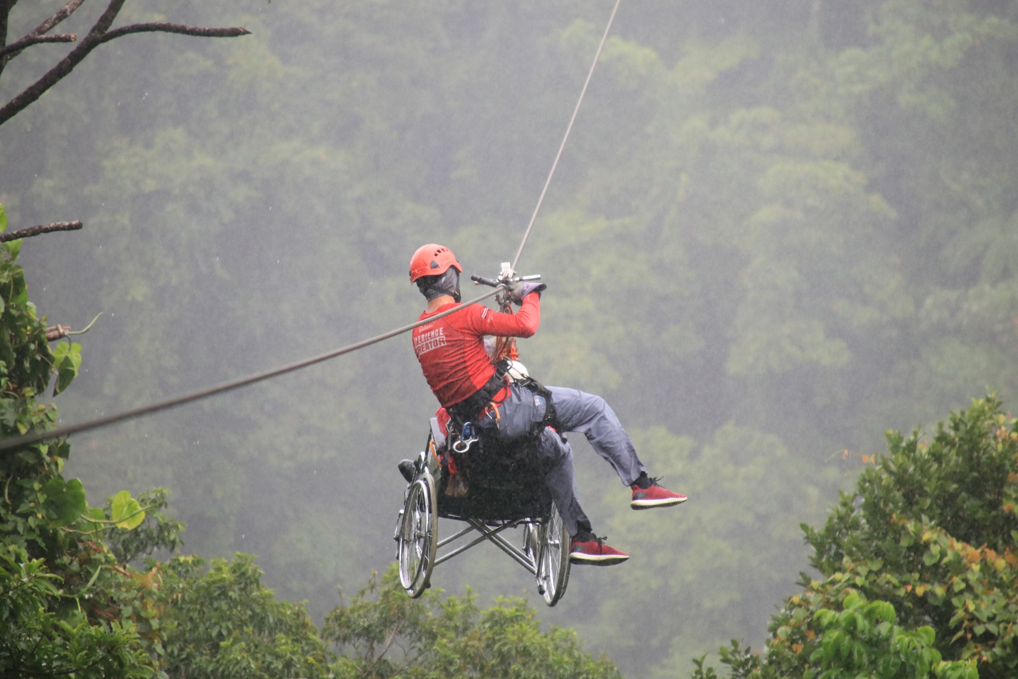 Imagen principal del artículo: Sky Adventures habilita canopy y teleférico 100% accesibles para personas con discapacidad