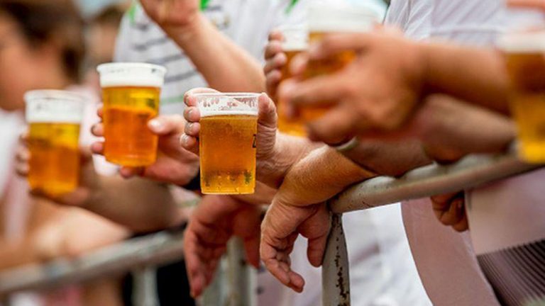 Patrocinio de bebidas alcohólicas en el deporte está cerca de ser una realidad: nuevo proyecto de ley podría ser votado la próxima semana