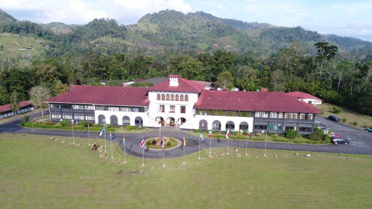 CATIE obtiene reconocimiento como patrimonio científico e intercultural del cantón de Turrialba