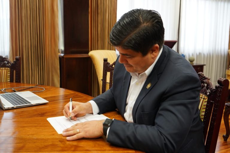 Presidente declara "de interés público" el proyecto de Tren Eléctrico de Pasajeros