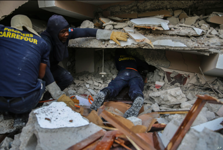 Aumentan a 724 los muertos y a más de 2800 los heridos por el terremoto en Haití