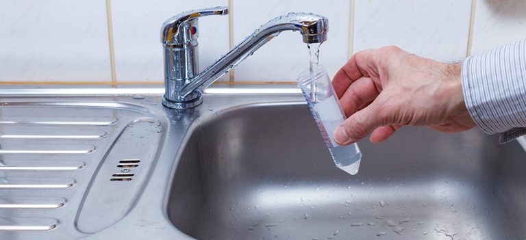 Aresep ordena al AyA intervenir por presencia de aluminio en agua de dos acueductos comunales