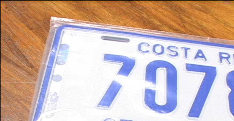 Convenio entre COSEVI y Correos de Costa Rica permitirá la entrega a domicilio de placas retenidas