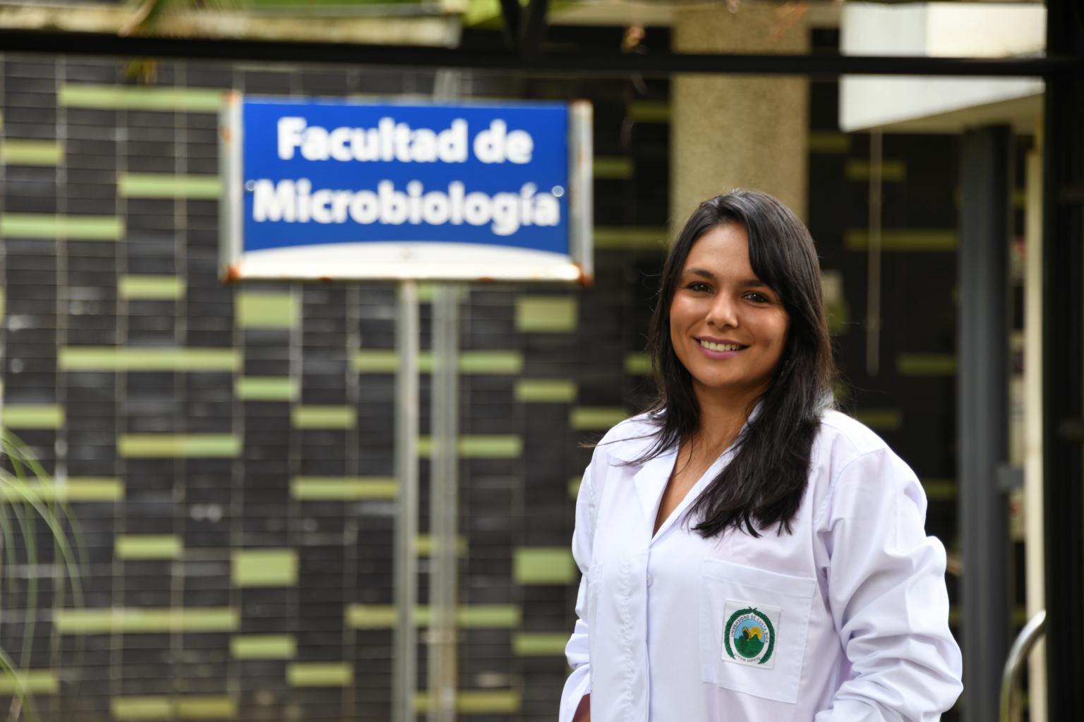 Imagen principal del artículo: Científica costarricense destaca internacionalmente por su investigación sobre infección bacteriana