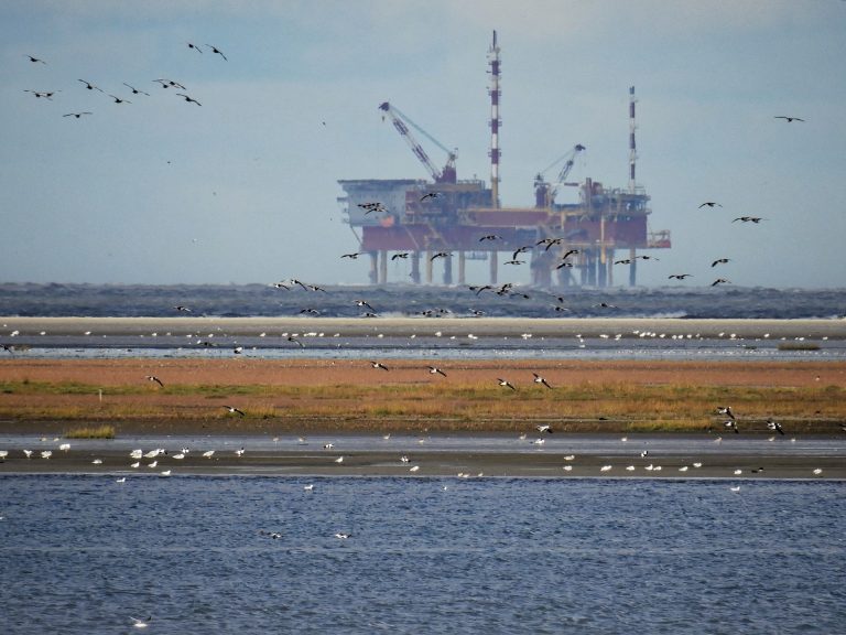 La aventura peligrosa de extraer petróleo y gas natural en Costa Rica