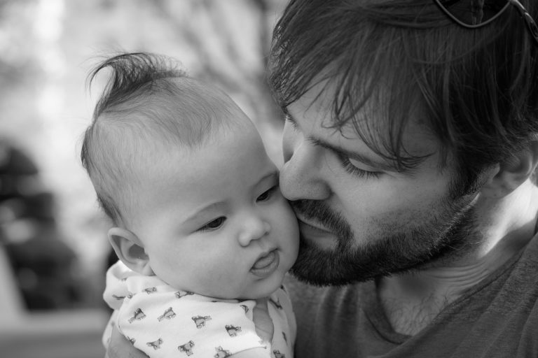 Las ventajas y desventajas que presenta la “licencia por paternidad” a los hombres cuyas esposas o compañeras acaban de dar a luz