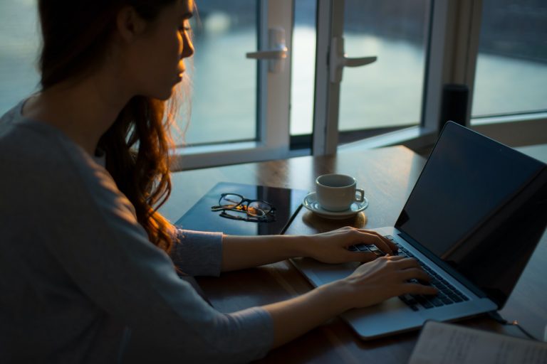 Analicemos cómo ha cambiado el teletrabajo el comportamiento del consumidor costarricense