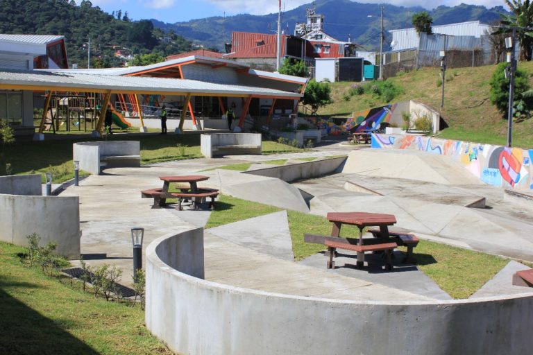 Talleres de Justicia y Paz y empresa privada capacitan a jóvenes de zonas vulnerables