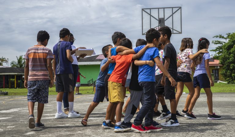 250 niños de Aldeas Infantiles SOS y Hogar Siembra participan en programa de inclusión social mediante el fútbol