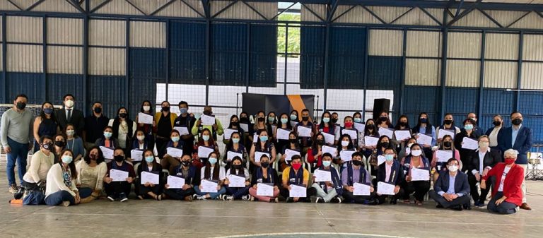 61 jóvenes de zonas vulnerables se gradúan de programa de capacitación artística y tecnológica