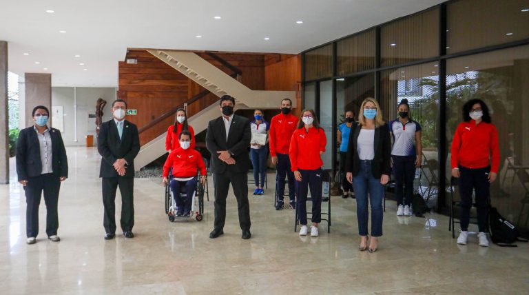 Presidente Alvarado rindió homenaje a los atletas y paratletas que nos representaron en Tokio 2020