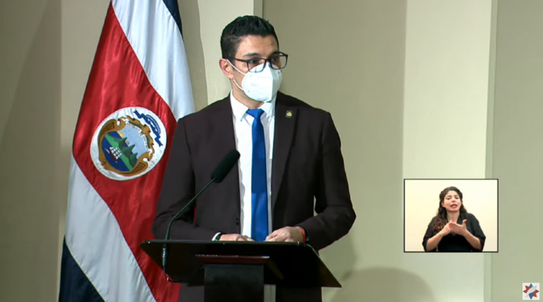 Daniel Salas sobre vacuna obligatoria: "Tenemos que darle paso a la mayoría de la sociedad como han hecho otros países"
