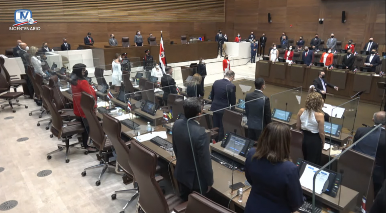 Diputados conmemoran el Bicentenario con llamados a abordar temas pendientes